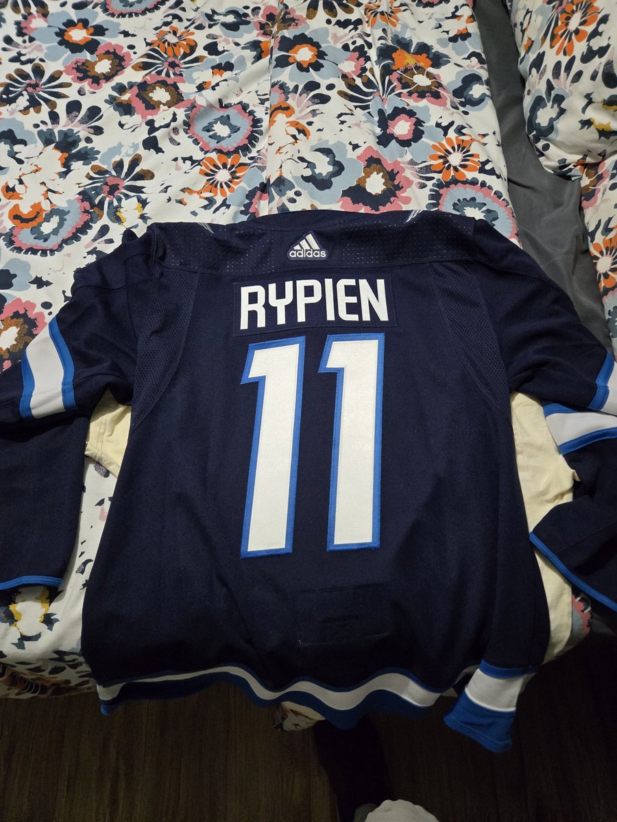 I've wanted to get this #nhljets jersey for 15 years and finally was able to this summer. Thought you'd appreciate it <a href="/kbieksa3/">Kevin Bieksa</a> 

#Ryp37 #RIPRyp