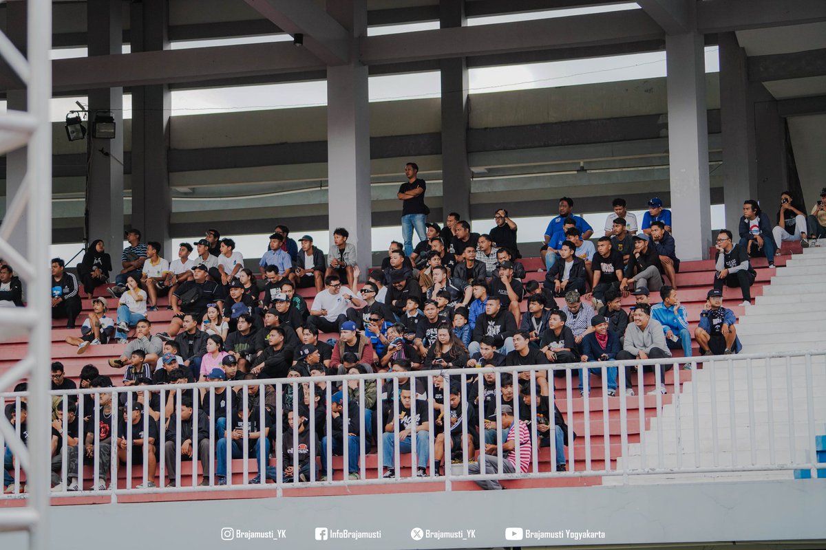 PSIM Yogyakarta bukan sekedar tim sepakbola, tapi cerita panjang sebuah Perjuangan, dan Harga Diri.

Mari tatap Superleague dengan rasa penuh percaya pada segenap jajaran tim.

#brajamustiyk