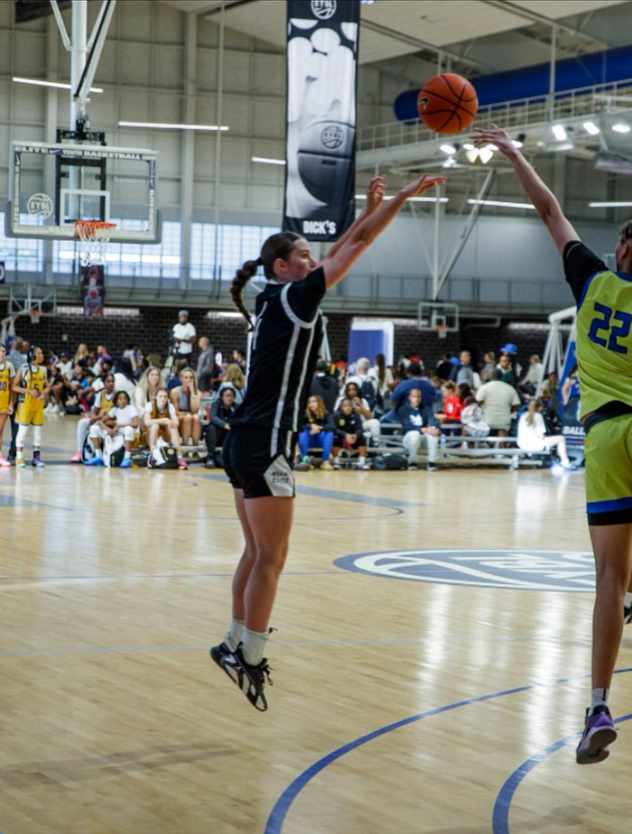 Sunflower Smack Show (@sunflowersmack) on Twitter photo 🚨🔥EPISODE DROP! 🔥🚨
TOTO went 1‑on‑1 with Lily Edwards – from Clay Center HS (’27) 🏀💥
Season ahead. Hard Work. TOTO’s Speed Round. This convo has it ALL.
🎧 Tap in NOW ⬇️
#NextGenHoops <a href="/KSHSAA/">KSHSAA</a> <a href="/lilyedwards_32/">Lily Edwards</a> <a href="/CCCHS_Tigers/">Clay Center Tigers</a> #GirlsBasketball
<a href="/MokanGirls/">Mokan Girls Basketball</a> <a href="/DaltonHaist/">Coach Haist</a> 🚨🔥EPISODE DROP! 🔥🚨
TOTO went 1‑on‑1 with Lily Edwards – from Clay Center HS (’27) 🏀💥
Season ahead. Hard Work. TOTO’s Speed Round. This convo has it ALL.
🎧 Tap in NOW ⬇️
#NextGenHoops <a href="/KSHSAA/">KSHSAA</a> <a href="/lilyedwards_32/">Lily Edwards</a> <a href="/CCCHS_Tigers/">Clay Center Tigers</a> #GirlsBasketball
<a href="/MokanGirls/">Mokan Girls Basketball</a> <a href="/DaltonHaist/">Coach Haist</a>