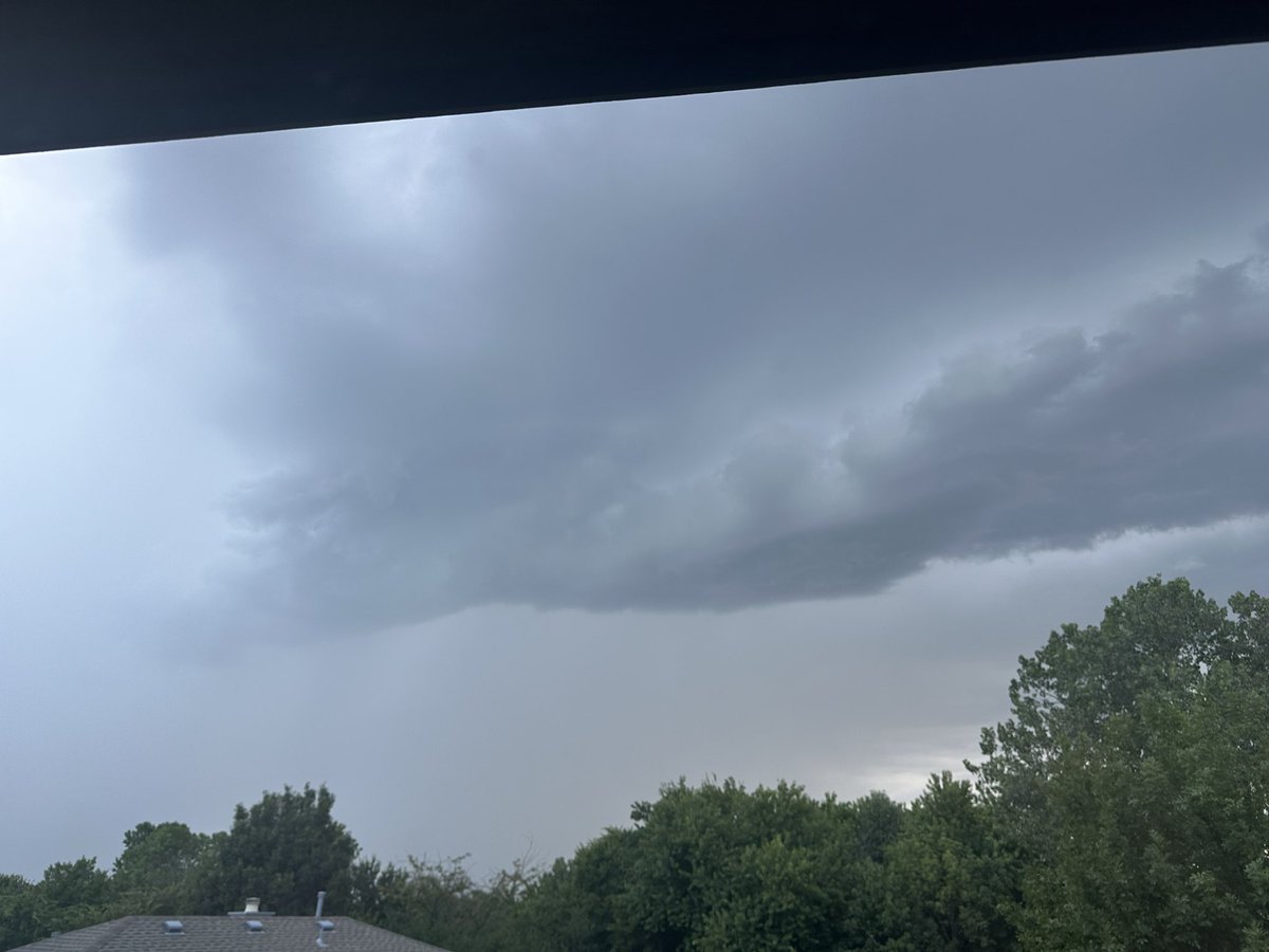 Tag123Random's tweet photo. @TxStormChasers    standing in Melissa looking north. https://t.co/3gVCI9iwXJ