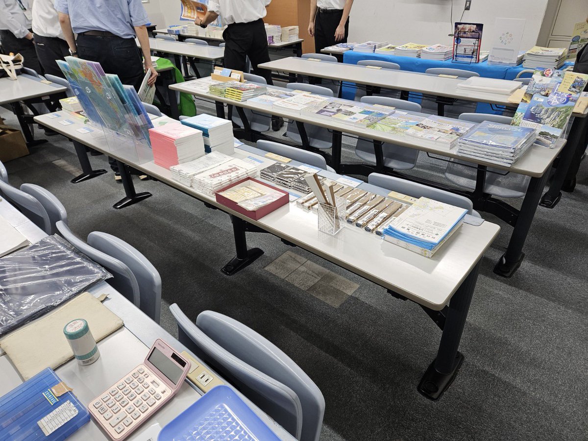 全国中学校地理教育研究会が本日、日本大学経済学部7号館4階で開催されております。
弊社も地図グッズ等の販売を行っておりますので、ご興味のある方は是非お越しください😊