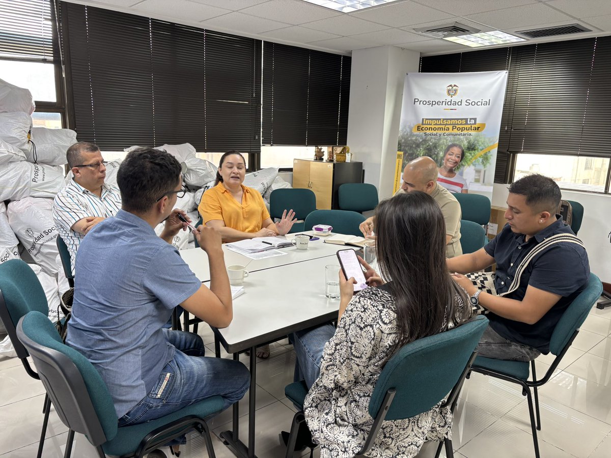 Andres Lopez 😊mingasur✊ (@andreslopez1327) on Twitter photo Nos reunimos con <a href="/ProsperidadCol/">Prosperidad Social</a> <a href="/DEconomicoCali/">Secretaría de Desarrollo Económico Cali</a> <a href="/RegionesCP/">Regiones Consejería Presidencial</a> , donde hablamos de la oferta a brindar a las y los trabajadores de la Galería de Siloe. Es necesario una recuperación integral que garantice el beneficio de la comunidad.
Trabajamos en agenda. Nos reunimos con <a href="/ProsperidadCol/">Prosperidad Social</a> <a href="/DEconomicoCali/">Secretaría de Desarrollo Económico Cali</a> <a href="/RegionesCP/">Regiones Consejería Presidencial</a> , donde hablamos de la oferta a brindar a las y los trabajadores de la Galería de Siloe. Es necesario una recuperación integral que garantice el beneficio de la comunidad.
Trabajamos en agenda.