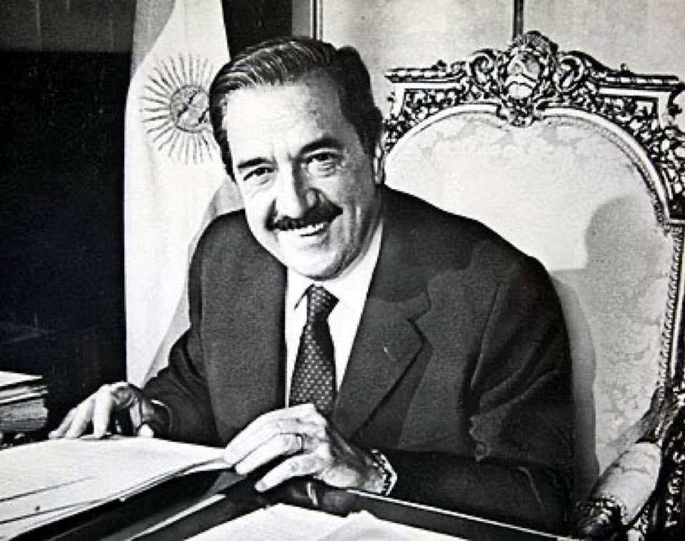 Más allá de confusiones y análisis poco felices, Alfonsín dio a nuestro país el marco legal, moral y ético para vivir en Democracia. Su aporte excede ampliamente a nuestro partido y es un legado invaluable para la historia constitucional y democrática de Argentina. #GraciasRA🇦🇷