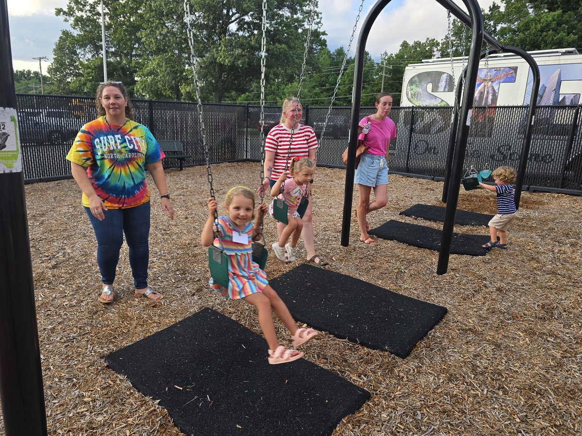 KB_CTE's tweet image. Big night at the Little Lions Learning Lab! 🦁 We welcomed families, toured our expanded space (20→30 students!), enjoyed pizza on our new patio, & played on the playground.
This program impacts not just our kids, but our staff & HS students too. Here’s to a roaring great year!