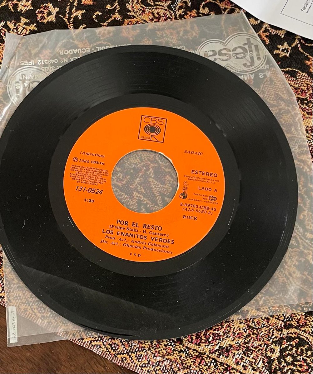 EnanitosOficial's tweet photo. 🎶✨ #TBT de colección ✨🎶
Hoy recordamos tres discos de singles promocionales 💎🎧

¿Te acordás cuándo fue la primera vez que escuchaste alguna de estas canciones?

Contanos en los comentarios 👇💬
.
.
.
#EnanitosVerdes #RockEnEspañol  #LaMurallaVerde #Luzdedia #PorelResto https://t.co/JUWqTbRfP1