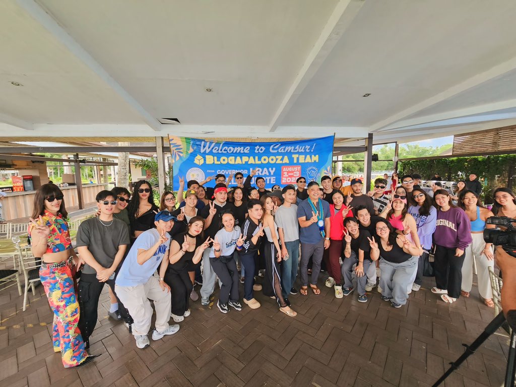 blogapalooza's tweet photo. @AceGapuz Photo Op with Gov. LRay Villafuerte 🫶 Thank you so much CamSurVibe and Team 🧡 https://t.co/QV13tWu6dy