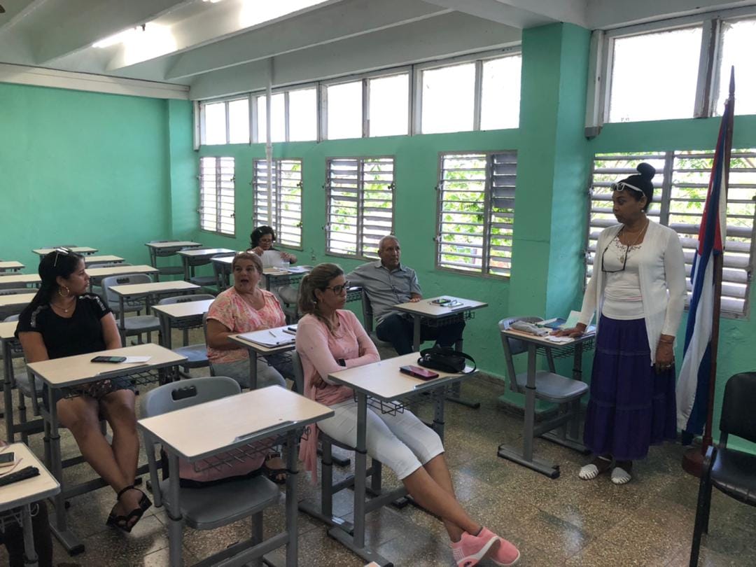 Estimular que no se copien esquemas sin que medie un estudio de contexto para que no se repitan formulas, es práctica diaria de la Facultad de Ciencias Médicas de #SagualaGrande.
#JuntosPorVillaClara