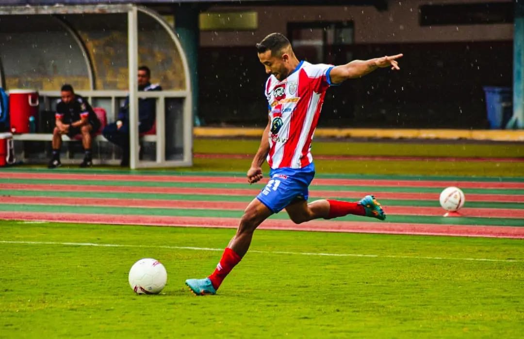 🔥🔥ATENCIÓN🔥🔥
Una sola duda en la mitad de la cancha o es Johan Moreno o es Angelo Peña.
Mañana en horas de la tarde <a href="/EstudiantesMEFC/">Estudiantes de Mérida FC</a> hará su práctica esperemos que sea a la hora del juego y se despejará la duda.
<a href="/LigaFUTVE/">Liga Banco de Venezuela</a> 
<a href="/FVF_Oficial/">FVF</a>