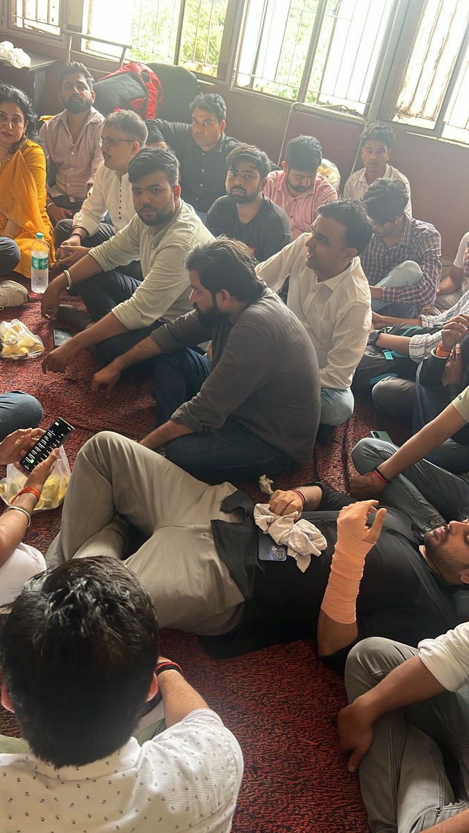 SanjeevCrime's tweet photo. If you take Kavad, we will shower flowers, If you talk about education and employment (SSC), we will shower sticks. Friends, your good days have come. #SSC_System_Sudharo #SSCVendorFailure #sscReforms2025
#SSCMisManagenent
@SSCorg_in @ssc_chief @NeetuSingh202 
@DrJitendraSingh https://t.co/FkSNrvuOQf