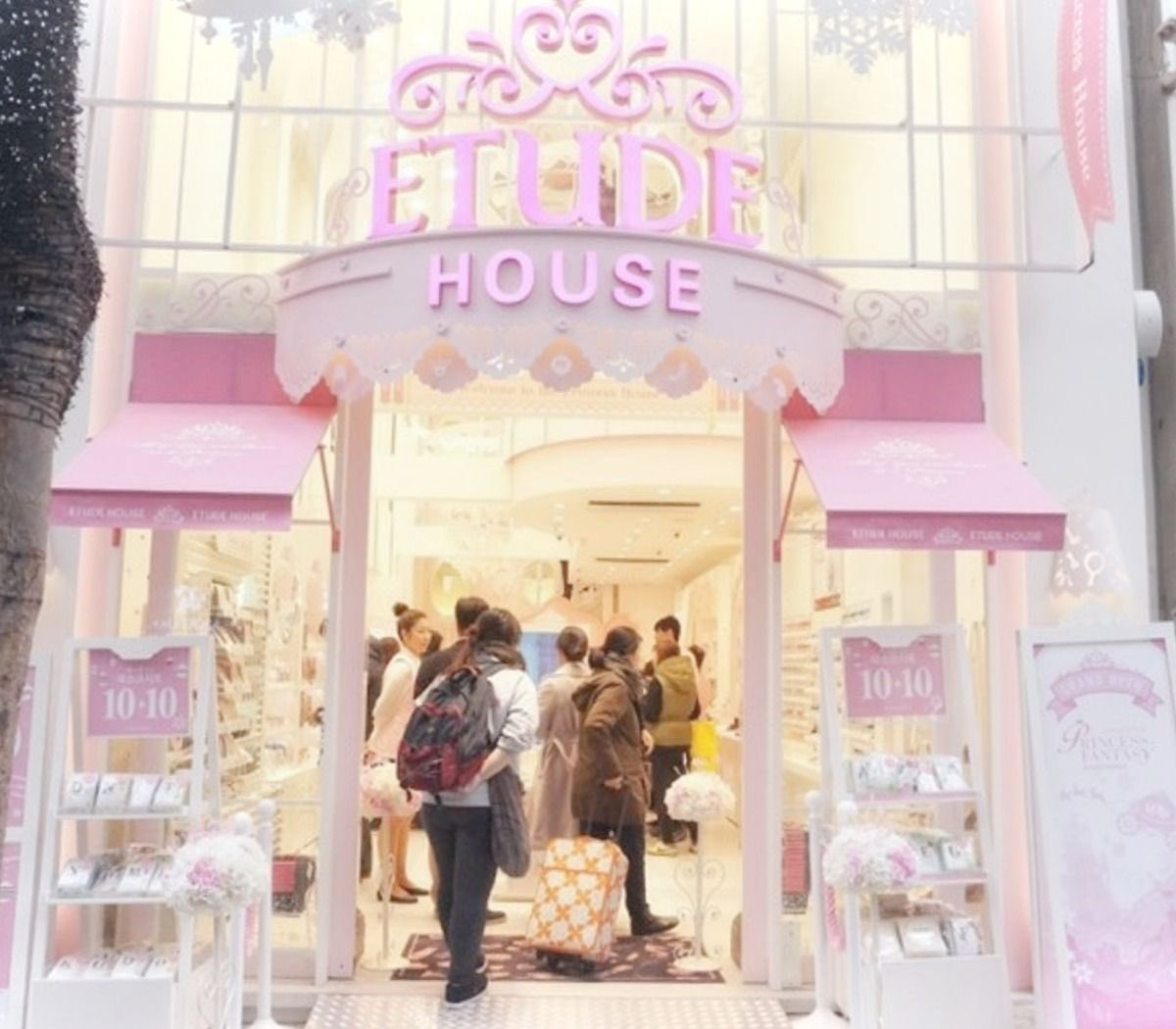 thepinkernet's tweet image. etude house store in myeong-dong, sk 🎀