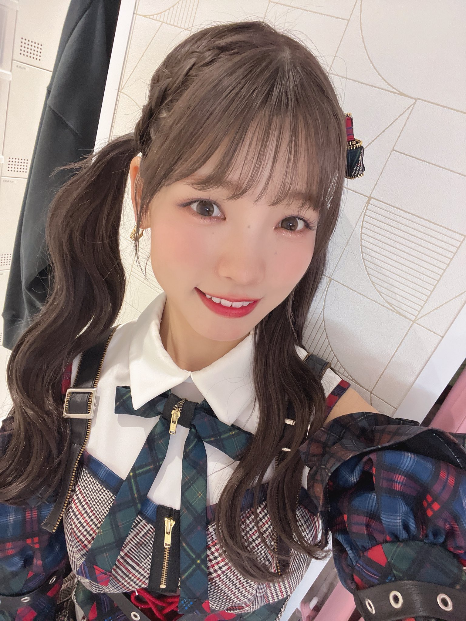 AKB48 Officialスクラッチ A賞サイン入りタペストリー髙橋 彩音
