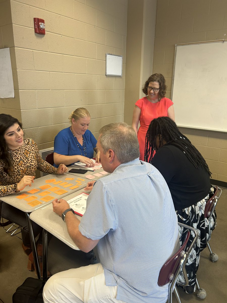 Loved meeting so many new teachers at @Jefcoed New Teacher Orientation today! My awesome secondary specialists did amazing jobs with their new teachers ❤️📚 #WelcometoOurJefcoedFam <a href="/JessicaSilas17/">Jessica Silas</a> <a href="/treasterwood/">Tracy Easterwood</a> <a href="/ashleyi_lehman/">Ashley Lehman</a> @