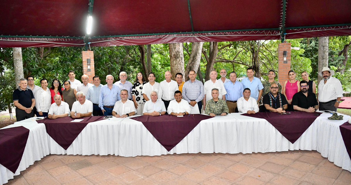 Esta tarde nos reunimos con empresarias, empresarios e integrantes de la Mesa Estatal de Coordinación para la Construcción de Paz y Seguridad, dimos a conocer cuáles han sido los avances que tenemos luego de la implementación de la estrategia para regresar la paz a #Tabasco.