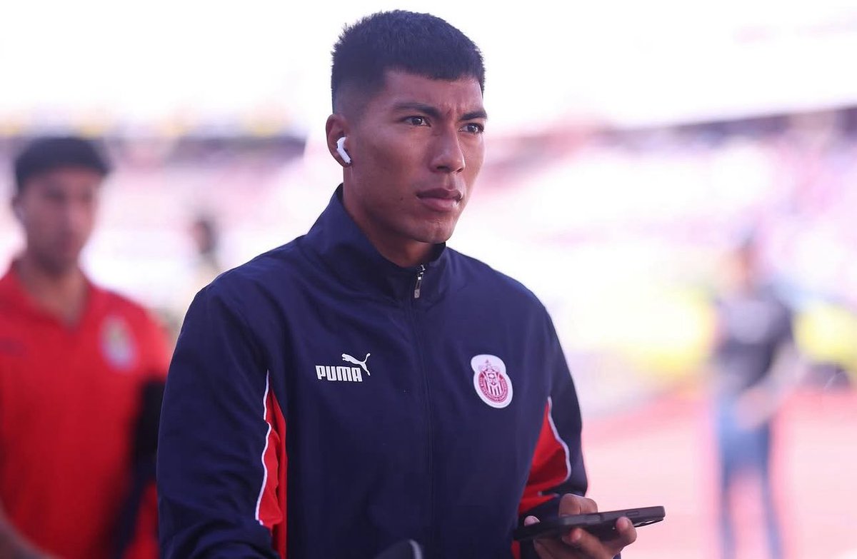 Error que le cuesta a Chivas. Daniel Aguirre comete falta y cae el gol. <a href="/Chivas/">CHIVAS</a> manejó el partido pero faltan los goles.