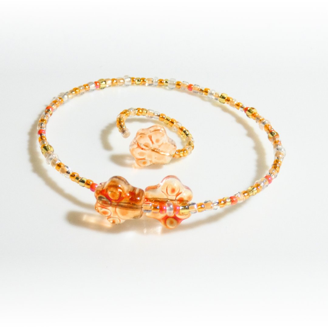 #8月になったのでフォロワーさんに自己紹介しようぜ 
まち針の人と呼ばれています。
小さくさりげない猫のアクセサリー・雑貨をつくっています。
ワークショップの講師もしています。

【委託先】
ノイチハ <a href="/noichiha_shop/">Handmade Shop＆Atelier ノイチハ</a>
cats handmade <a href="/cats_handmade_/">キャッツ ハンドメイド</a>
SHOP&amp;GALLERY nora