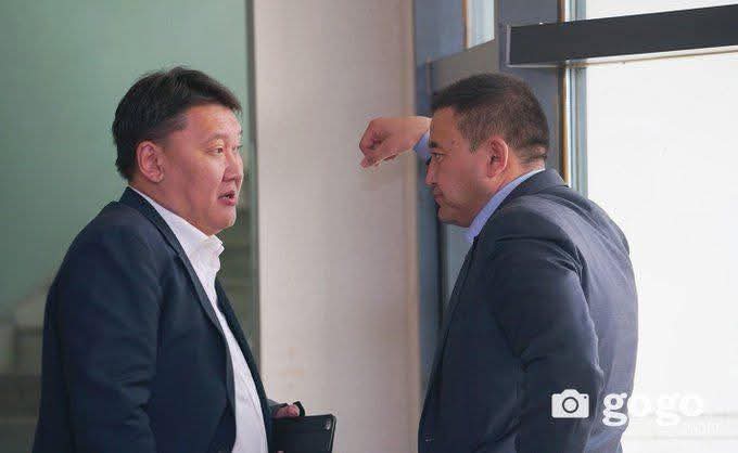 Ноднин Дарханы бүс дэх хэсэг өрхүүдэд Жавхлан уламжлаад, Чойжоо тогны хөнгөлөлт өгсөн байв. Энэ жил Увсын 100 жилд Жавхлан зөвшөөрөөд Чойжоо төсвийн мөнгө хэсэг зарцуулжээ. Татвар төлөгчдийн мөнгийг Чойжоо, Жавхлан тойргоо угжихад ингээд хамсаад хэрэглэж байна. Төсвийн хяналт,