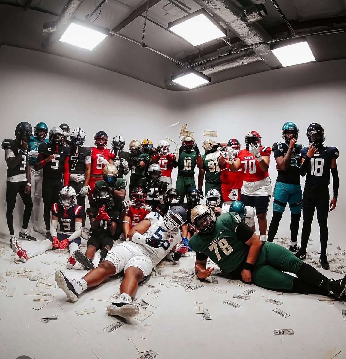 Brady Bodwell 2026 Slot (@bradybodwell18) on Twitter photo So grateful to announce that me and a select few of my teammates have been invited to represent our school at 480sportsmedia day. <a href="/JulianHainley14/">Julian Hainley 2026 QB</a> <a href="/Jaden_Rodgers5/">Jaden Rodgers</a> <a href="/CoachRavenell/">Aaron Ravenell</a> <a href="/SOAZFootball/">Southern Arizona Football</a> <a href="/JavierJMorales/">Javier Morales</a> <a href="/PrepRedzoneAZ/">Prep Redzone Arizona</a> So grateful to announce that me and a select few of my teammates have been invited to represent our school at 480sportsmedia day. <a href="/JulianHainley14/">Julian Hainley 2026 QB</a> <a href="/Jaden_Rodgers5/">Jaden Rodgers</a> <a href="/CoachRavenell/">Aaron Ravenell</a> <a href="/SOAZFootball/">Southern Arizona Football</a> <a href="/JavierJMorales/">Javier Morales</a> <a href="/PrepRedzoneAZ/">Prep Redzone Arizona</a>