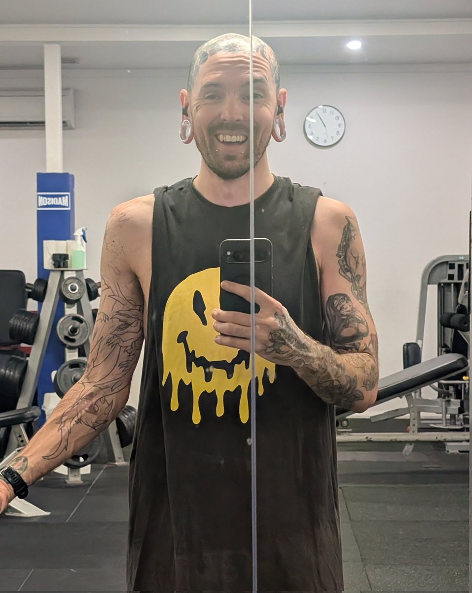 That's what I get for training for Ironman, doing triathlons and running heaps 😂

I am fitter than I ever have been in my life but I have missed the gym!! We back baby 💪🏼

The first photo is from 1.5 years ago. Just before I kicked off my serious Ironman training.