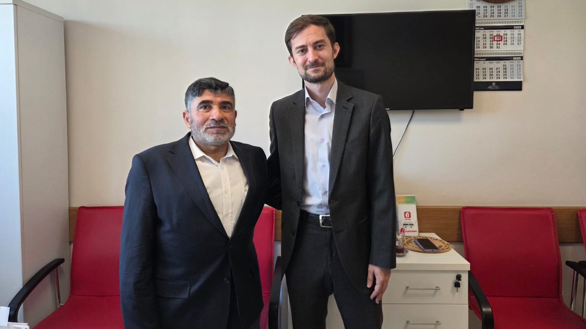 Gelir İdaresi Grup Başkanı ve Toplu Sözleşme Heyeti Üyesi Sn.Kadir ÇİÇEK, Kamu personel rejimi değişikliği ve Toplu Sözleşmede görüşülecek talepler hakkında istişare etmek üzere ziyaret edilmiştir.

Nazik misafirperverlikleri ve destekleri için kendisine teşekkür ederiz.