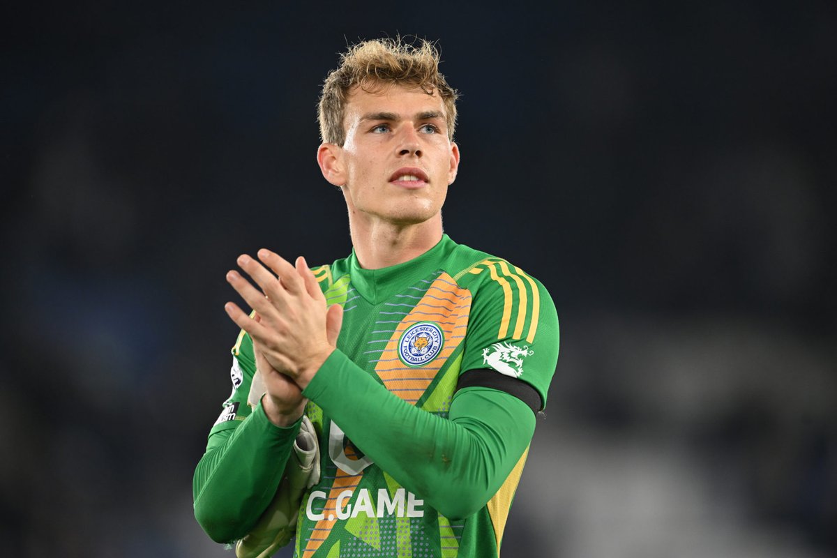 Parma are said to be seriously considering West Ham's offer for goalkeeper Zion Suzuki.

However, other sources suggest the Hammers are pushing more for Leicester City's Mads Hermansen, with his footwork being a key attribute in the decision.

[<a href="/HammersDotNews/">Hammers News</a>] #WHUFC #COYI