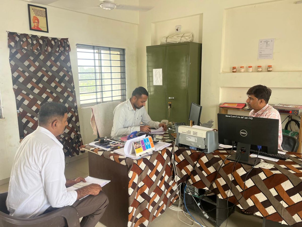 આજ રોજ વિંછીયા ખાતેના અનાજના ગોડાઉનની આકસ્મિક તપાસણી કરી, હિસાબ, સ્ટોક અને લેબર રજિસ્ટર તપાસ્યા અને અનાજ ગોડાઉન ની સાફસફાઈ નું નિરીક્ષણ કર્યું અને જરૂરી સૂચનો કરવામાં આવેલ. <a href="/CMOGuj/">CMO Gujarat</a> <a href="/InfoGujarat/">Gujarat Information</a> <a href="/CollectorRjt/">Collector Rajkot</a>