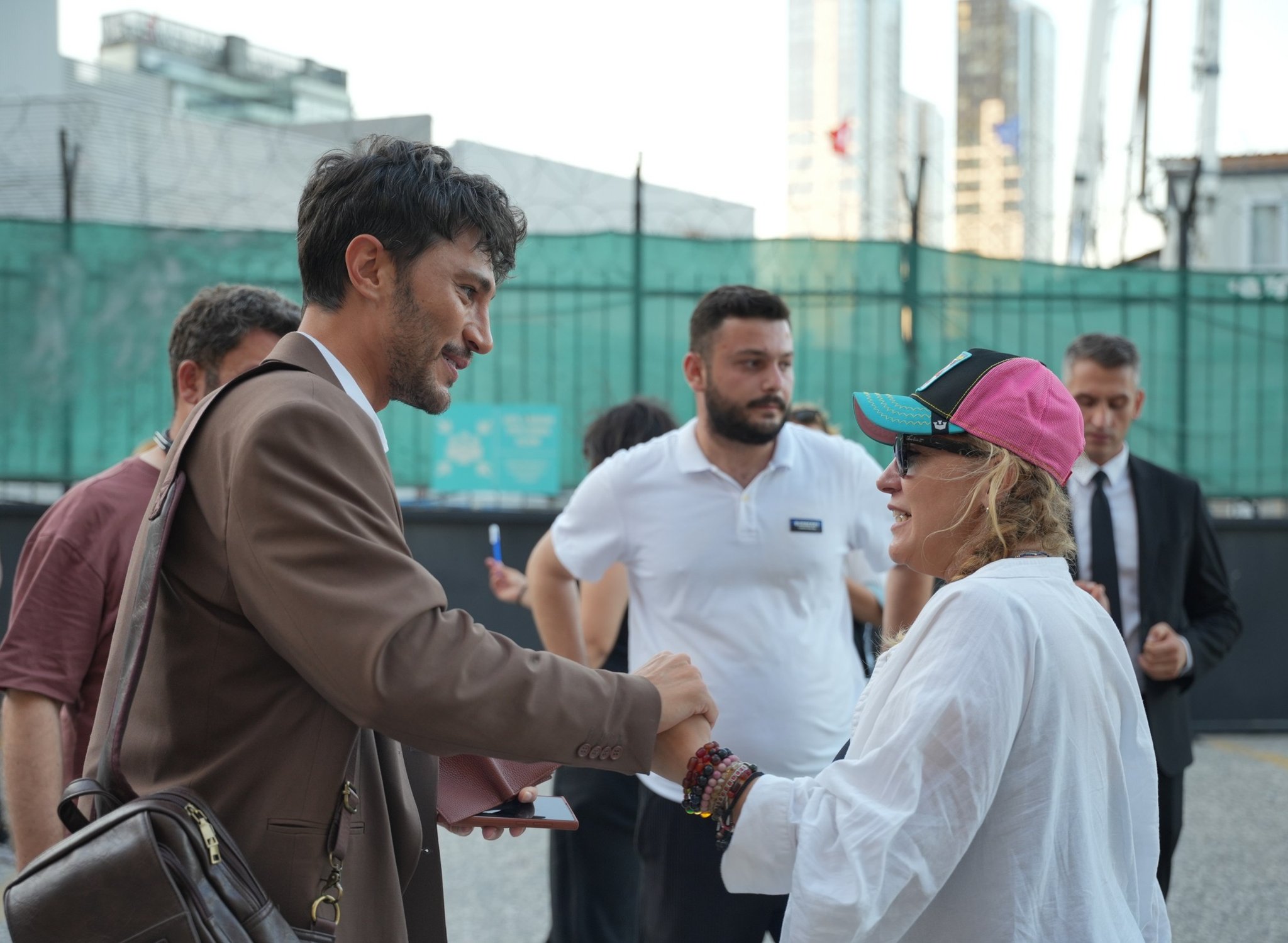 GxP0b7HXMAE2OOU?format=jpg&name=large