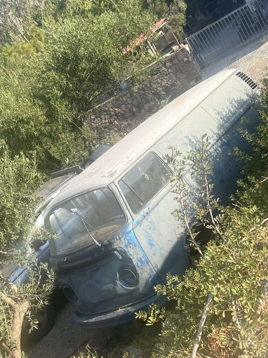 damos_cars's tweet image. Something very fascinating and alluring about a non running Type 2 VW. What’s its story? What past does it have. Will it ever see the open road again? #type2vw #vwtype2 #vwcamper #vwbus #volkswagenbus