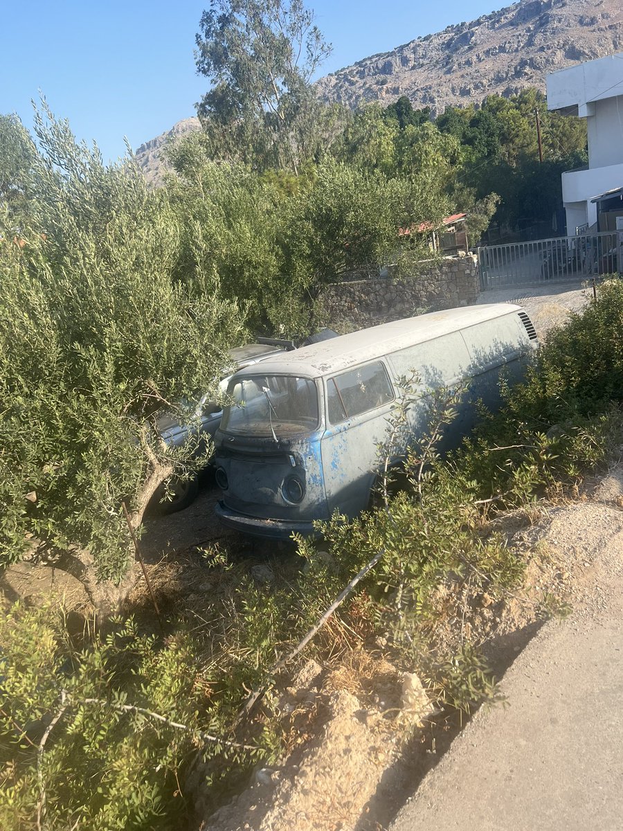 damos_cars's tweet image. Something very fascinating and alluring about a non running Type 2 VW. What’s its story? What past does it have. Will it ever see the open road again? #type2vw #vwtype2 #vwcamper #vwbus #volkswagenbus