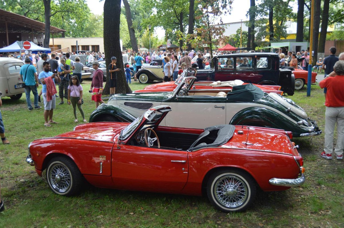 Automobiloví a motocykloví veteráni české (československé) i zahraniční produkce se v sobotu 2. srpna sjedou do Hobbyparku v Novém Bohumíně. Sraz veteránů spojený se soutěží elegance historických vozidel a Memoriálem Jiřího Vaňka začíná v 10 hodin. bohumin.cz/cz/zpravodajst…