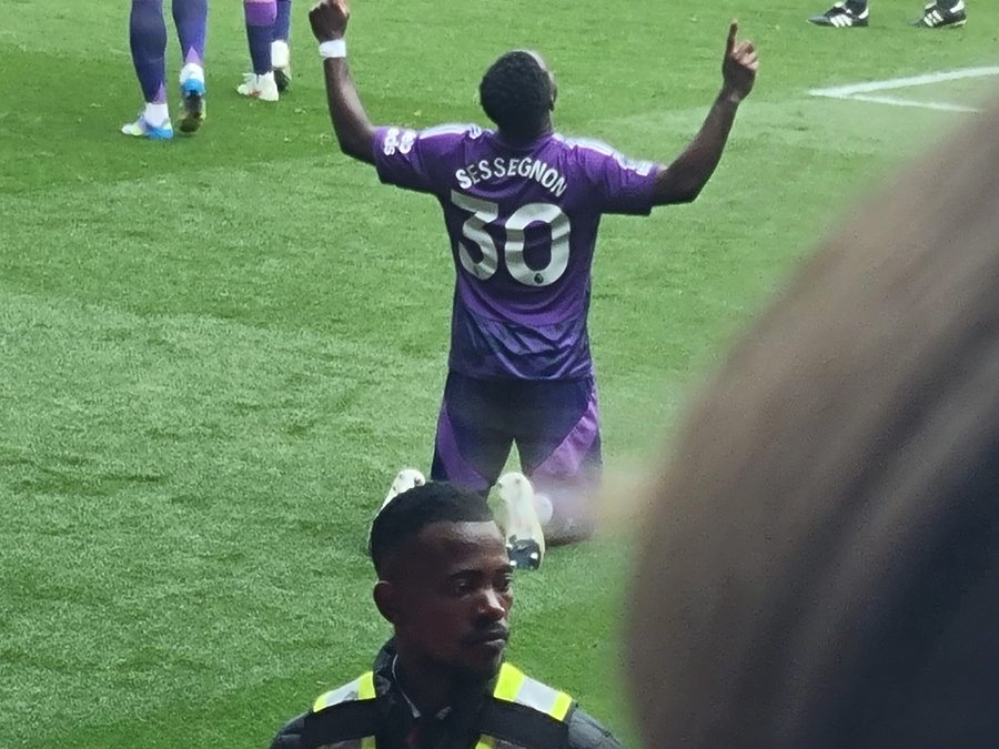 HammyEnd's tweet photo. @morestack We all dream of a team of #Sessegnons. Chris!
#teamsess #ffc #coyw https://t.co/BAbM7rS0eo