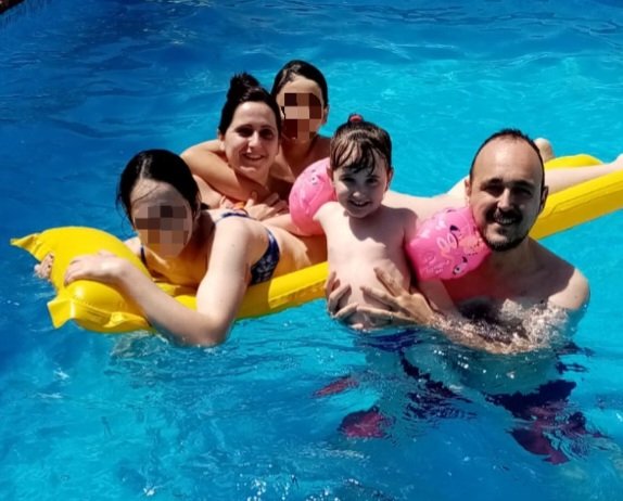 Felicidades mi vida, hoy es tu santo. Hoy el día lleva tu nombre, aunque para nosotros todos lo llevan. Han pasado tres años y medio y seguimos sin acostumbrarnos a tu ausencia, es imposible. Por más pasos que demos, el dolor siempre nos acompañará. Estás en todo lo que hacemos,