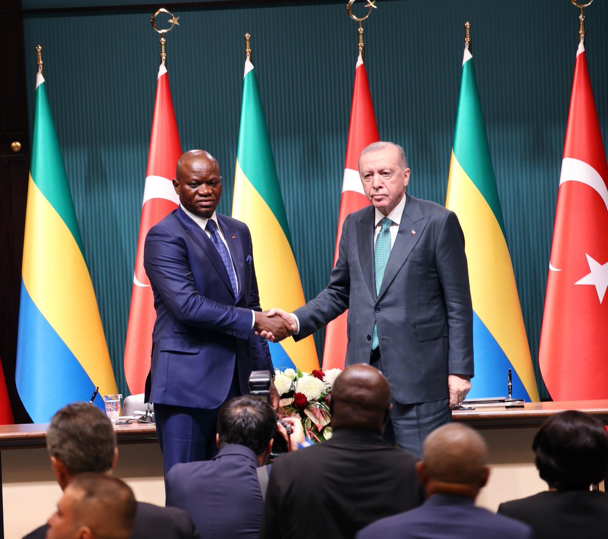 J’ai eu l’insigne honneur de parapher, aux côtés de Son Excellence <a href="/RTErdogan/">Recep Tayyip Erdoğan</a>, Président de la République de Turquie, une série d’accords majeurs qui redéfinissent en profondeur la nature et l’ambition des relations entre nos deux Nations.

Huit Accords d’envergure ont été