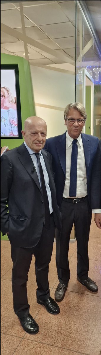 Il circo mediatico italiano e i suoi clown.