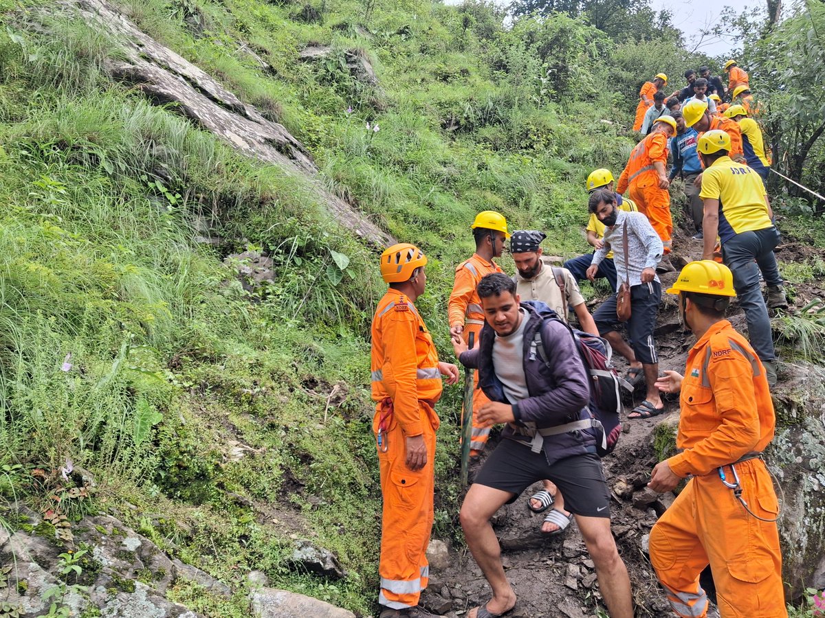 15BN NDRF GADARPUR , UDHAM SINGH NAGAR (UKD)🇮🇳 (@15bnndrf) on Twitter photo "NDRF, 15वीं वाहिनी ने उत्तराखंड के सोनप्रयाग क्षेत्र में भीषण भूस्खलन के बाद 4,000 से अधिक तीर्थयात्रियों को सुरक्षित निकाला। टीम की निस्वार्थ सेवा और समर्पण ने कई जिंदगियों को बचाया। #NDRF #आपदा_में_आशा"
<a href="/NDRFHQ/">NDRF India I राष्ट्रीय आपदा मोचन बल 🇮🇳</a>
<a href="/ndmaindia/">NDMA India | राष्ट्रीय आपदा प्रबंधन प्राधिकरण 🇮🇳</a>
<a href="/ukcmo/">CM Office Uttarakhand</a>
<a href="/ANI/">ANI</a>
<a href="/PIB_India/">PIB India</a> "NDRF, 15वीं वाहिनी ने उत्तराखंड के सोनप्रयाग क्षेत्र में भीषण भूस्खलन के बाद 4,000 से अधिक तीर्थयात्रियों को सुरक्षित निकाला। टीम की निस्वार्थ सेवा और समर्पण ने कई जिंदगियों को बचाया। #NDRF #आपदा_में_आशा"
<a href="/NDRFHQ/">NDRF India I राष्ट्रीय आपदा मोचन बल 🇮🇳</a>
<a href="/ndmaindia/">NDMA India | राष्ट्रीय आपदा प्रबंधन प्राधिकरण 🇮🇳</a>
<a href="/ukcmo/">CM Office Uttarakhand</a>
<a href="/ANI/">ANI</a>
<a href="/PIB_India/">PIB India</a>
