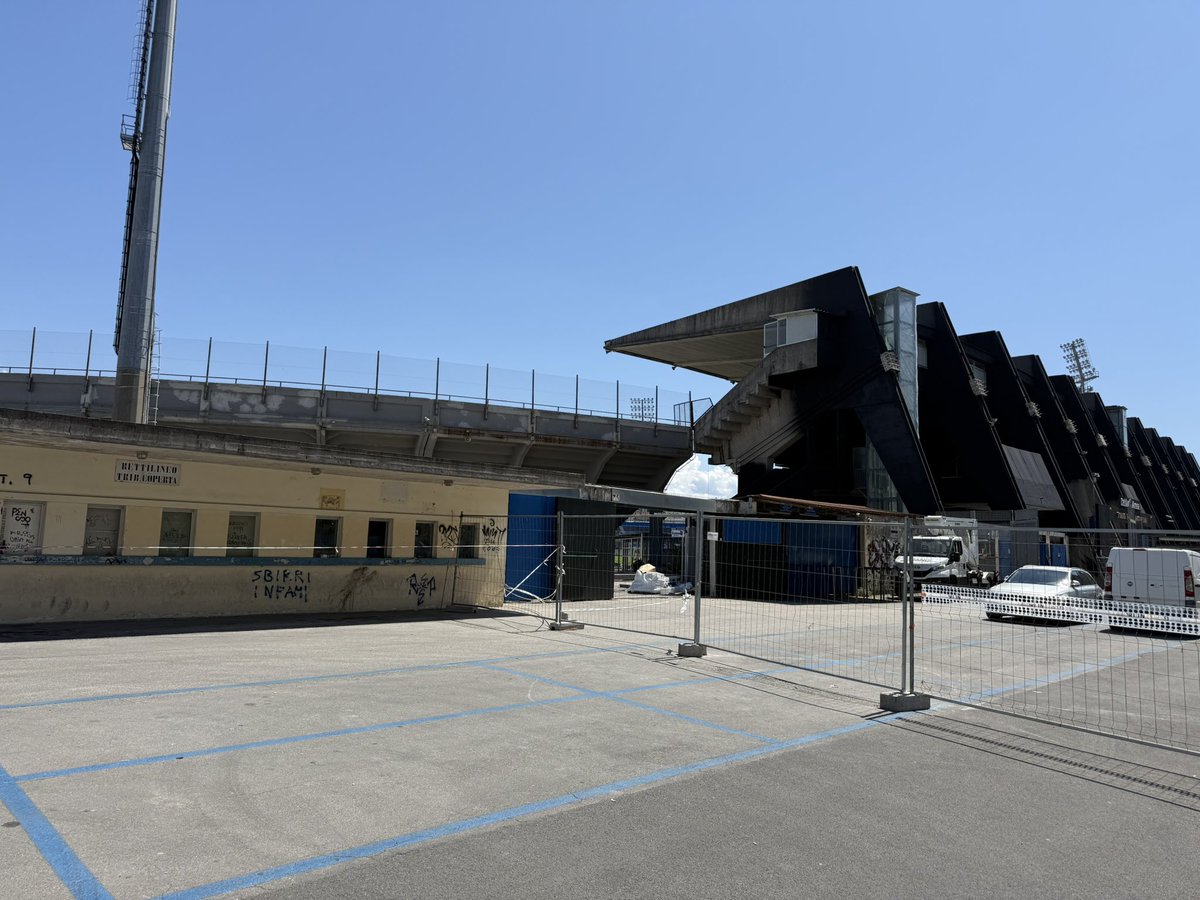 Brett Davidson (@fmoutsidethebox) on Twitter photo This was the closest i could’ve got to newly promoted <a href="/PisaSC/">Pisa Sporting Club</a> yesterday. A beautifully situated stadium right behind the famous leaning tower. A lot of renovations being done as they return to Serie A for the first time in 34 years. Cannot wait to watch a game here one day 🔵 ⚫️ This was the closest i could’ve got to newly promoted <a href="/PisaSC/">Pisa Sporting Club</a> yesterday. A beautifully situated stadium right behind the famous leaning tower. A lot of renovations being done as they return to Serie A for the first time in 34 years. Cannot wait to watch a game here one day 🔵 ⚫️
