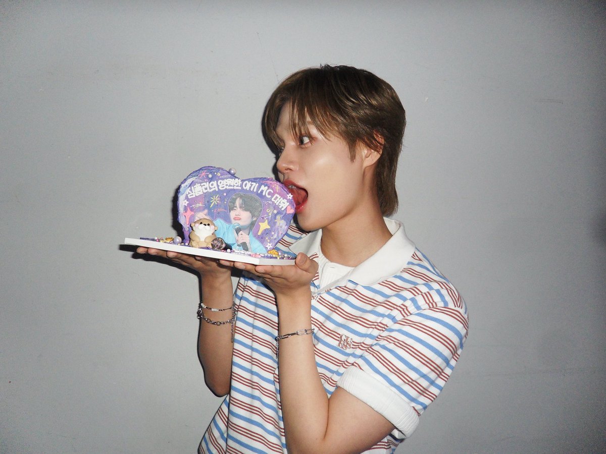 SIMPLY K-POP tweet media