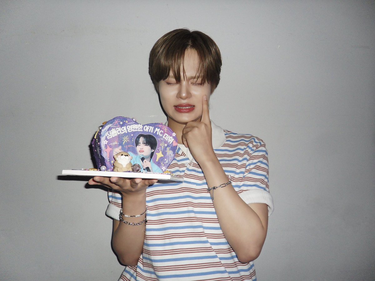 SIMPLY K-POP tweet media