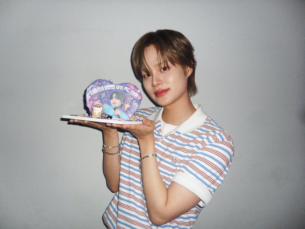 SIMPLY K-POP tweet media