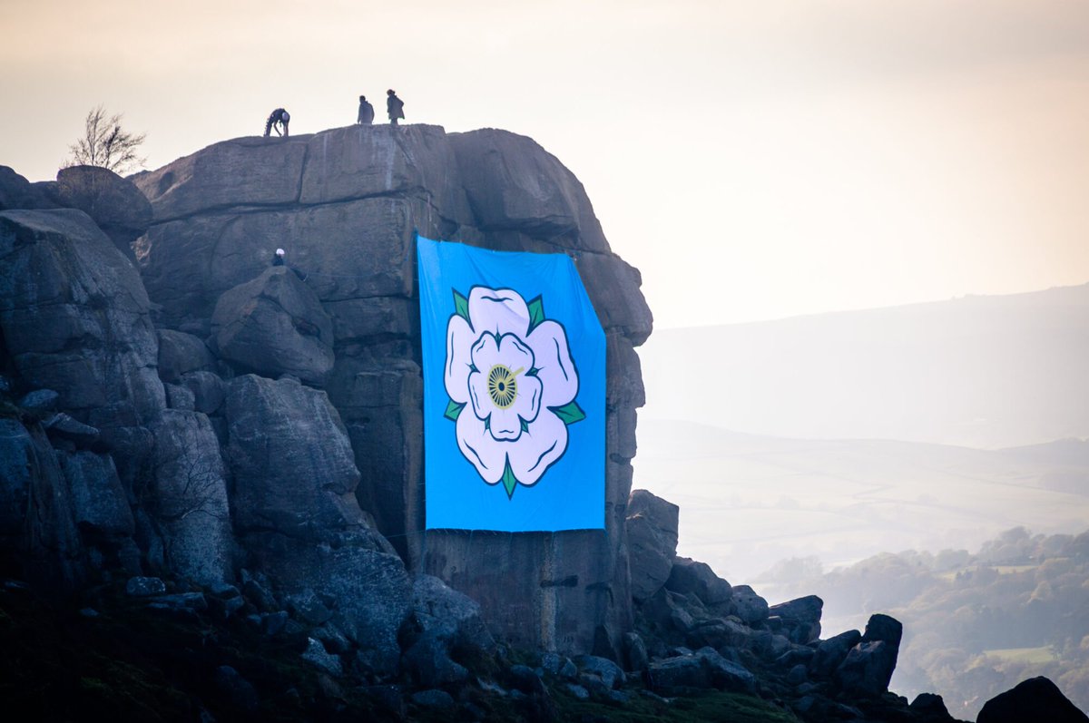 Happy Yorkshire Day! From the dales to the coast, Yorkshire’s landscapes, heritage, food and communities make it a place like no other. Here's to the spirit, pride and beauty of God's Own Country. #YorkshireDay #YorkshireDay2025 yorkshire.com/inspiration/fe…