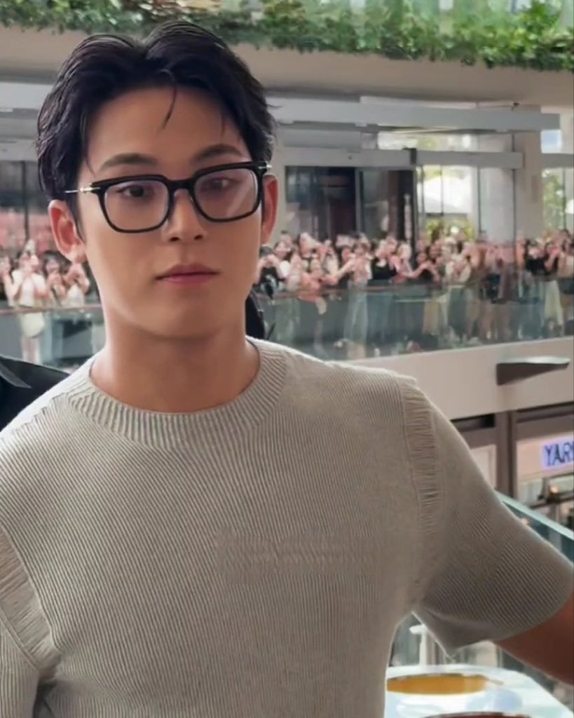 wonbitesize's tweet image. hot nerds minwon