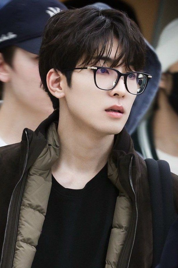 wonbitesize's tweet image. hot nerds minwon