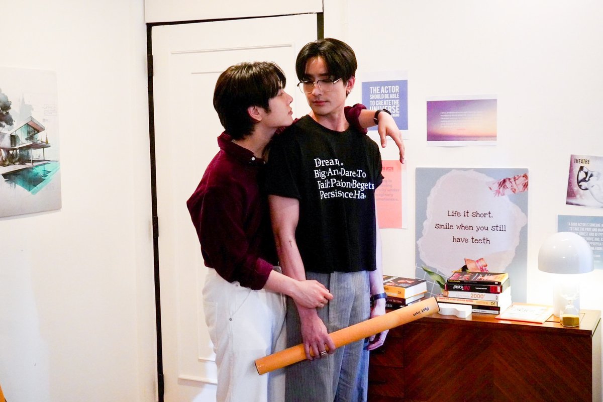 OLF_DreamOn's tweet photo. #OnlyFriendsDreamOn 
@Earth_Pirapat @wixxiws 

แว่นมานี่มา                   แล้วเรียกนี่คนเดียวปะ หรือมีแว่นอื่น https://t.co/1g5XVtiMHG