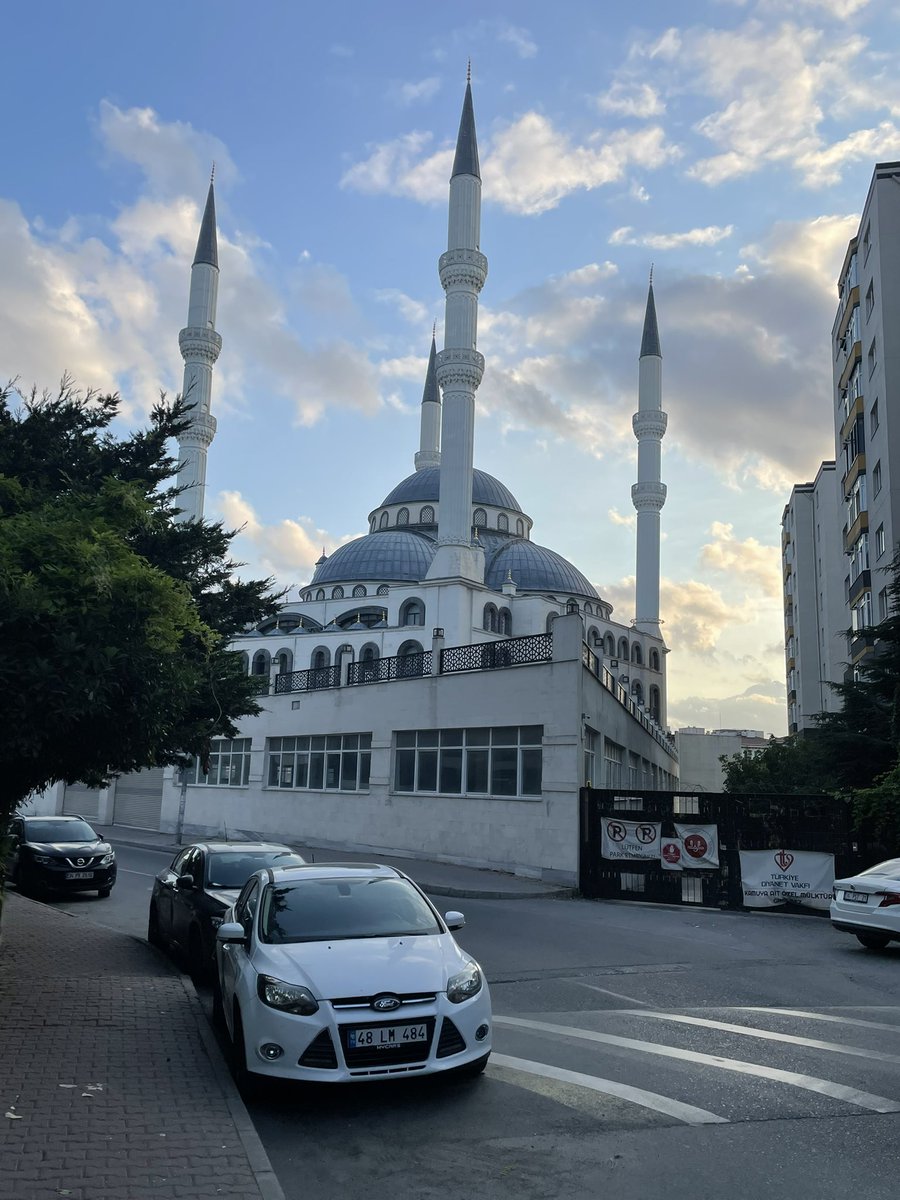 Nasibinde varsa alırsın karıncadan bile ders. Nasibinde yoksa bütün cihan önüne serilse sana ters. -Hz. Mevlana.
Hayırlı cumalar