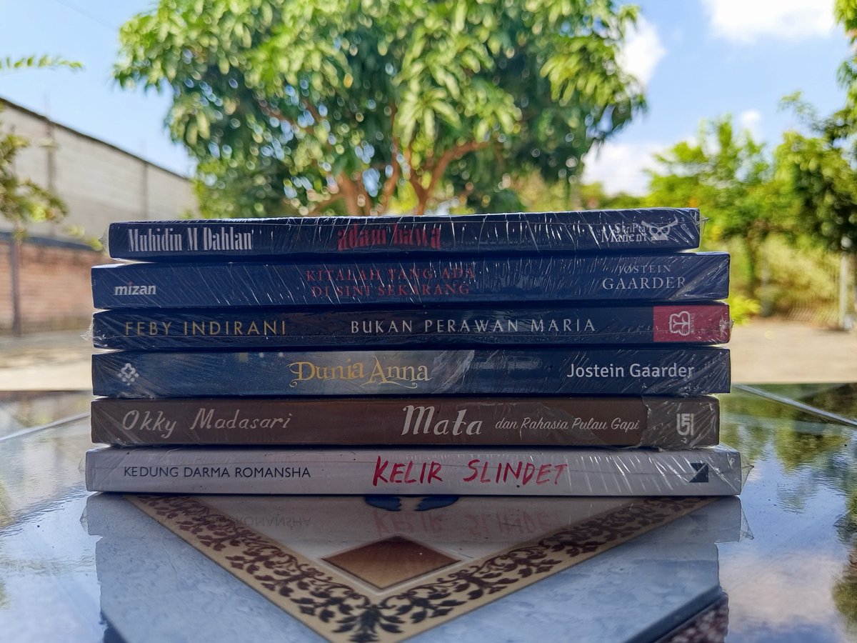 Adam Hawa - Rp.60.000
Kitalah Yang Ada Di Sini Sekarang - Rp.62.000
Bukan Perawan Maria - Rp.56.000
Dunia Anna - Rp.56.000
MATA dan rahasia pulau gapi - Rp.71.000
Kelir Slindet - Rp.57.000