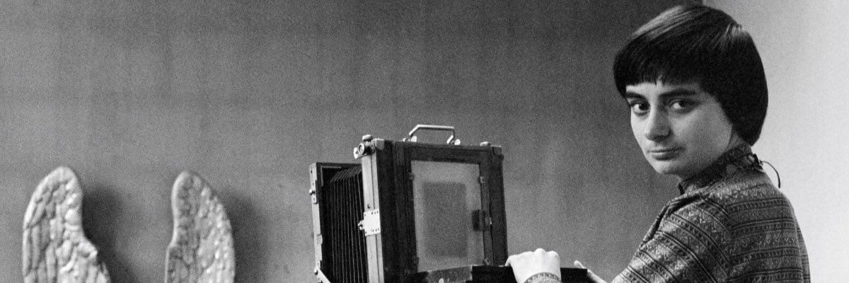 Perdendosi felice, l’#immaginazione torna sempre alla #realtà, dove nasce la possibilità di un sogno più grande, condiviso con e per gli altri.

Arianna Brunori sulla mostra “Le Paris d’Agnès Varda, de-ci, de-là” (Museo Carnavalet) | fatamorganaweb.it/la-parigi-di-a…