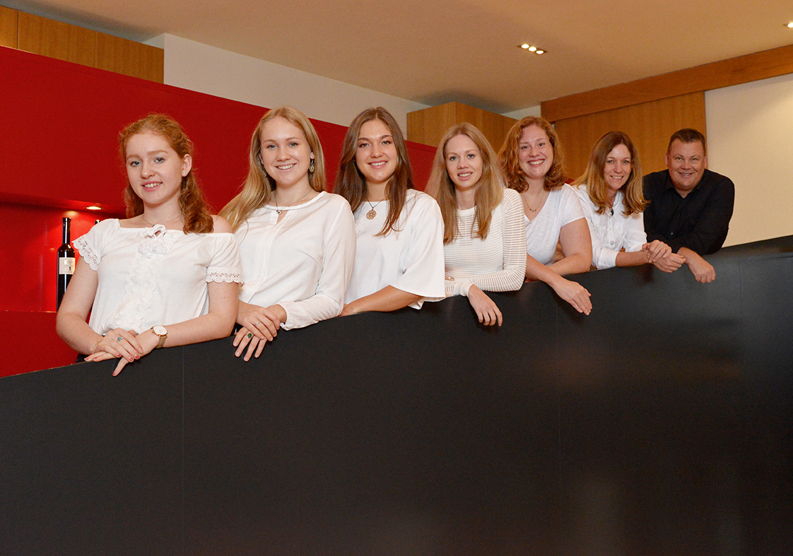 NouveauAG's tweet image. Happy Birthday, Schweiz 🎆! Heute stossen wir auf 733 Jahre Schweizer Geschichte an – mit einem guten Glas Wein in der Hand! Wir wünschen allen einen schönen 1. August. 

#mathier #diegomathier #wallis #salgesch #walliserwein #1.august #grüsse