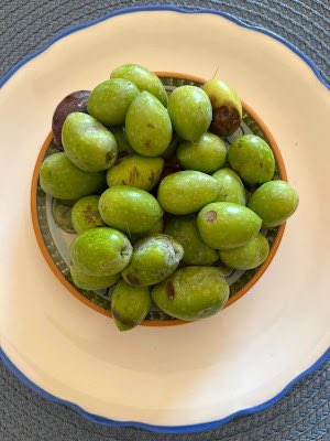 I adore #Autumn in #Sicily and so today from my #Blog archive here are my reasons WHY I LOVE AUTUMN IN SICILY 
🍁🍂🍄‍🟫🫒🍏
whitealmond-privatesicily.blogspot.com/2024/11/why-i-…