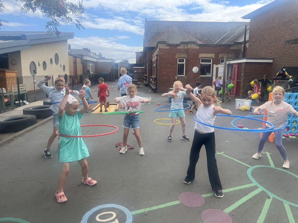 Outdoor play at Holiday Club. Morning, lunchtime and afternoon. Children can choose what they’d like to do.