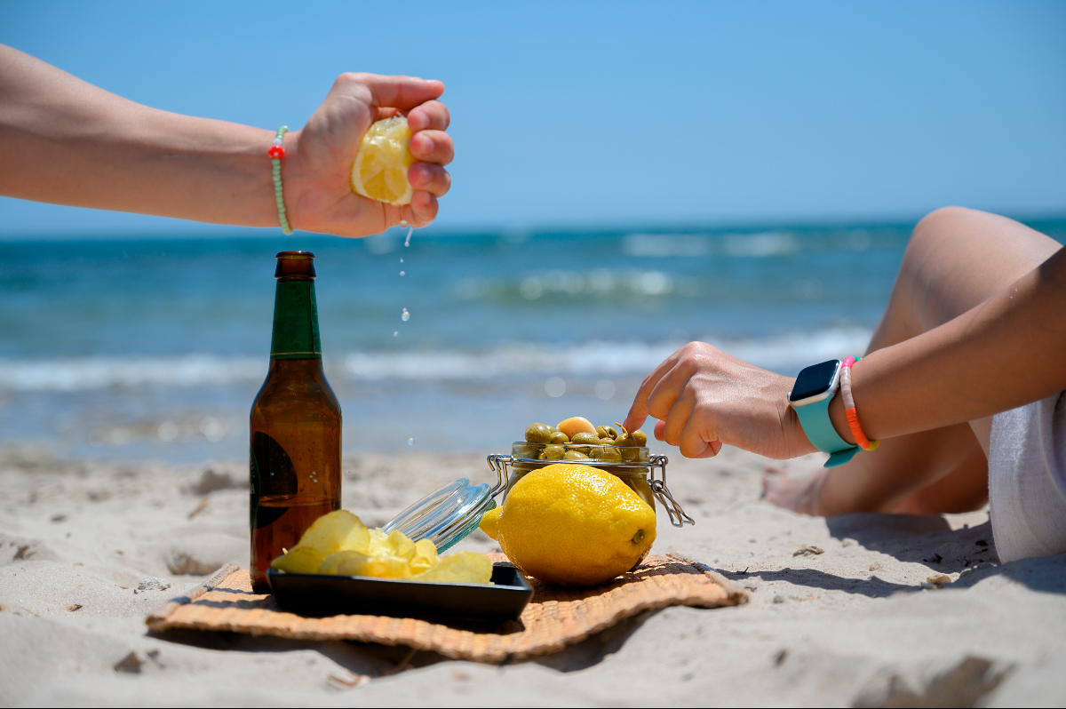 1001 Sabores Región de Murcia (@1001saboresrm) on Twitter photo Hoy es el #DíaInternacionaldelaCerveza 🍺 y aquí se celebra con una <a href="/estrellalevante/">Estrella de Levante</a> ⭐️ bien fría, en barra, en terraza, en la montaña o en la playa y con ese arte nuestro de hacer del viernes, de la cerveza y del chorrico de limón 😉 una religión.
Cheers! 🍻
#1001SaboresRM Hoy es el #DíaInternacionaldelaCerveza 🍺 y aquí se celebra con una <a href="/estrellalevante/">Estrella de Levante</a> ⭐️ bien fría, en barra, en terraza, en la montaña o en la playa y con ese arte nuestro de hacer del viernes, de la cerveza y del chorrico de limón 😉 una religión.
Cheers! 🍻
#1001SaboresRM