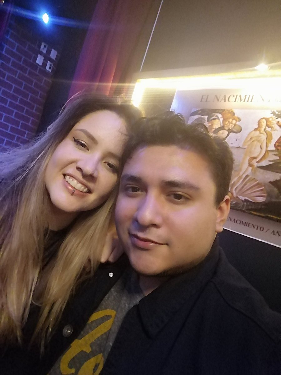 L_Chamin's tweet photo. Con todo lo bueno que he recibido en la vida gracias a ti lo menos que puedo hacer es quedarme toda la noche escuchandote GRISS ROMERO dejo está foto otra vez porque fue muy especial el detalle de ese día 🥹✨ https://t.co/jSnbJjbF1l